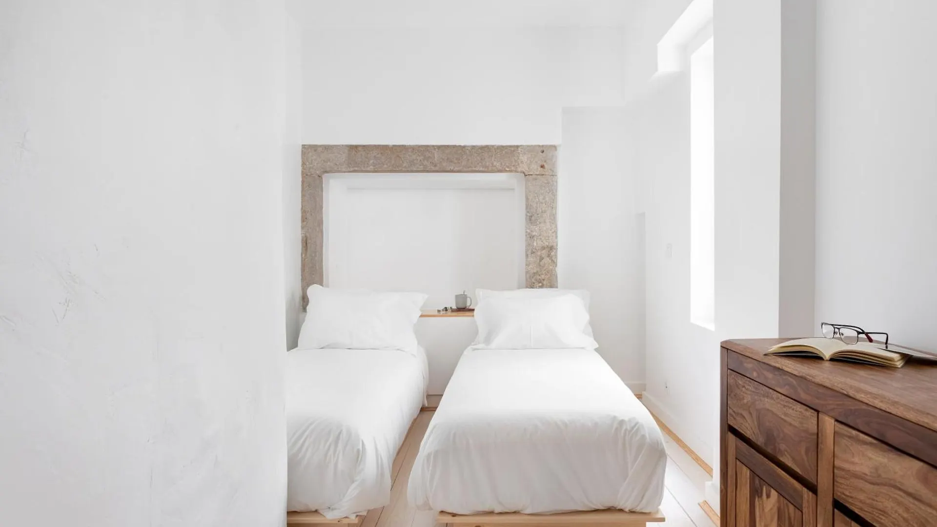 Apartment Joivy Exquisite Apt Near Bica Elevator Lisbon