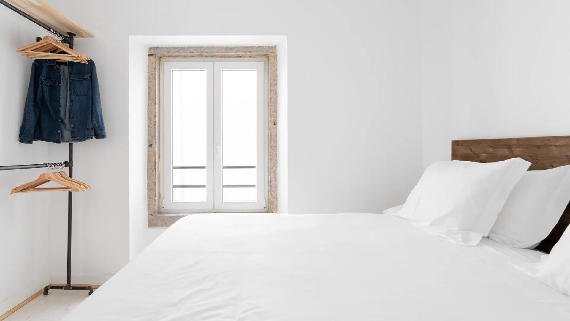 Apartment Joivy Exquisite Apt Near Bica Elevator Lisbon