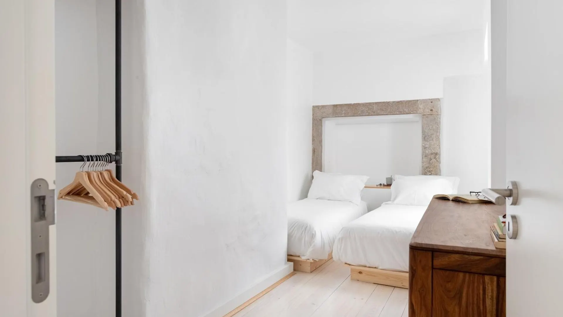 Joivy Exquisite Apt Near Bica Elevator Lisbon Apartment