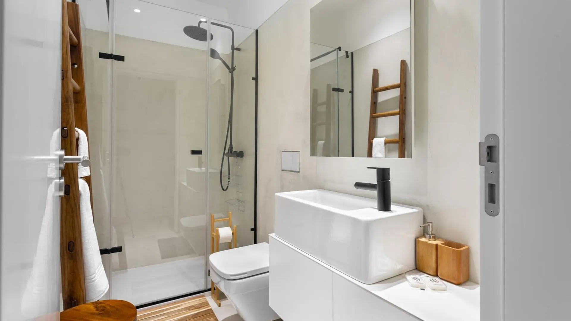 Joivy Exquisite Apt Near Bica Elevator Lisbon Apartment